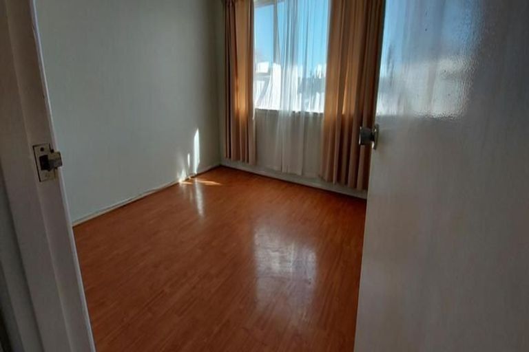 Photo of property in 68 Harrington Road, Henderson, Auckland, 0610