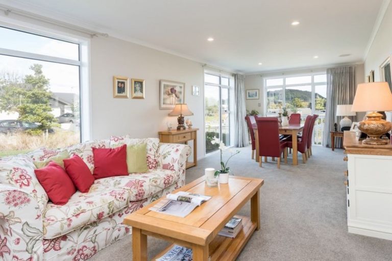 Photo of property in 8 Ridge View Crescent, Pukekohe, 2120