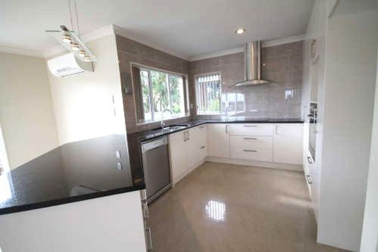 Photo of property in 97a Island Bay Road, Beach Haven, Auckland, 0626