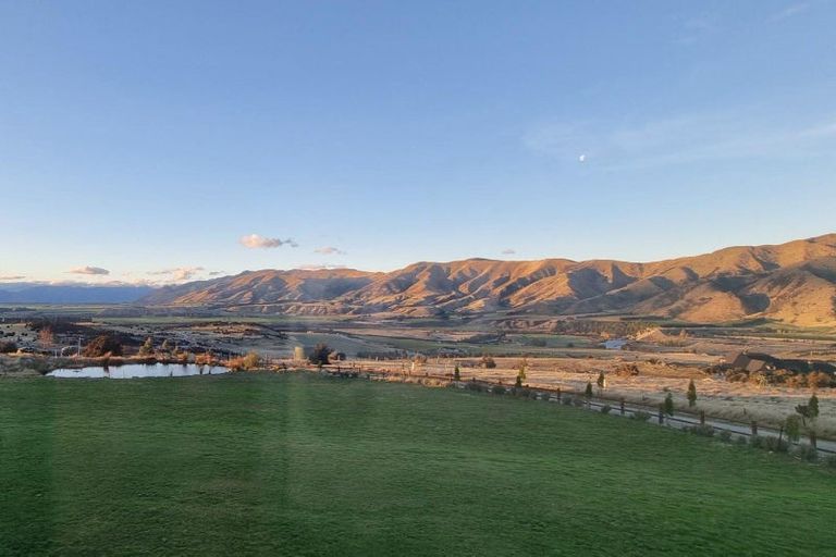 Photo of property in 2 Miharo Lane, Queensberry, Cromwell, 9383