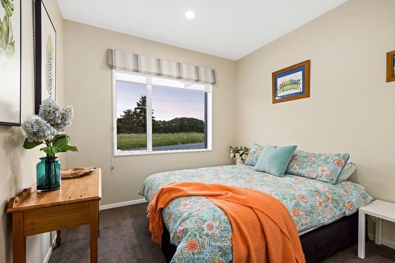 Photo of property in 11 Nobilo Road, Kumeu, 0810