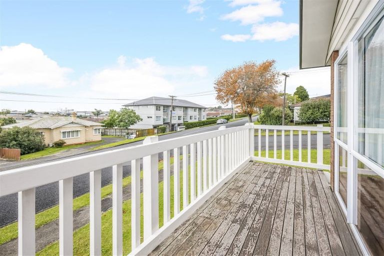 Photo of property in 2/1 West Street, Papakura, 2110