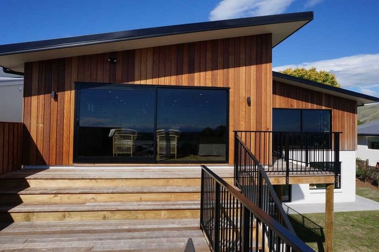 Photo of property in 27 Cannon Hill Crescent, Mount Pleasant, Christchurch, 8081