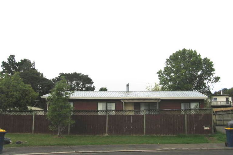 Photo of property in 9 John Webster Place, Glen Eden, Auckland, 0602