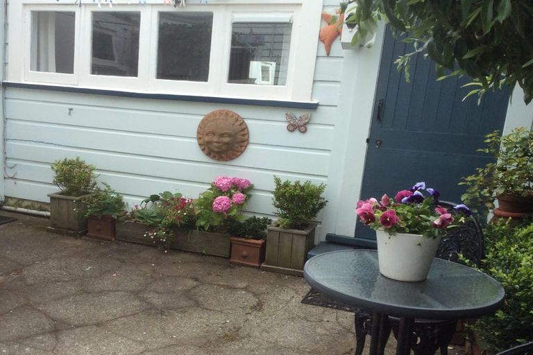 Photo of property in 81 Roxburgh Street, Mount Victoria, Wellington, 6011