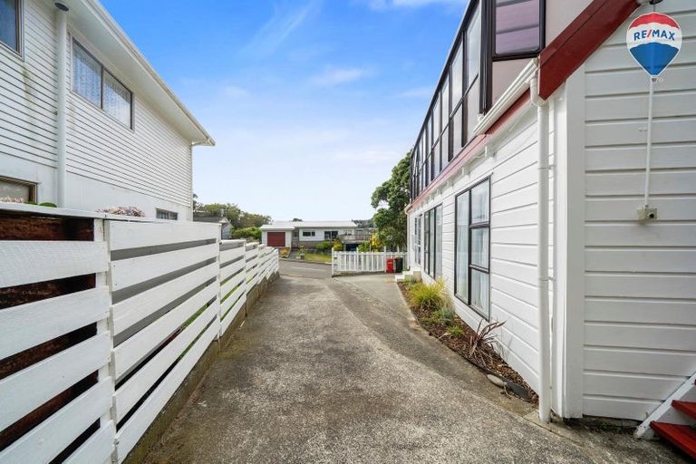 Photo of property in 39 Thurleigh Grove, Karori, Wellington, 6012
