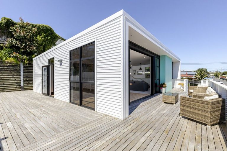 Photo of property in 9 Mount Edgecumbe Street, New Plymouth, 4310