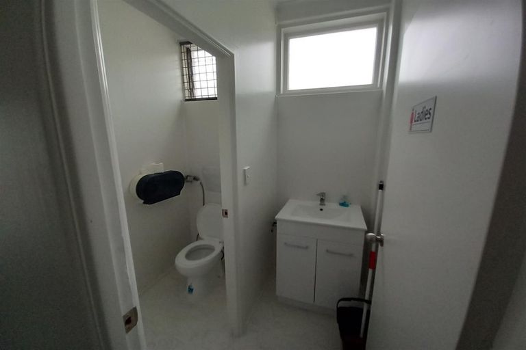 Photo of property in 1/108 Lincoln Road, Henderson, Auckland, 0610