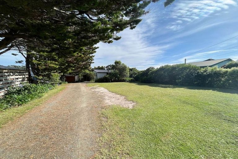 Photo of property in 1366 Whangaparaoa Road, Army Bay, Whangaparaoa, 0930