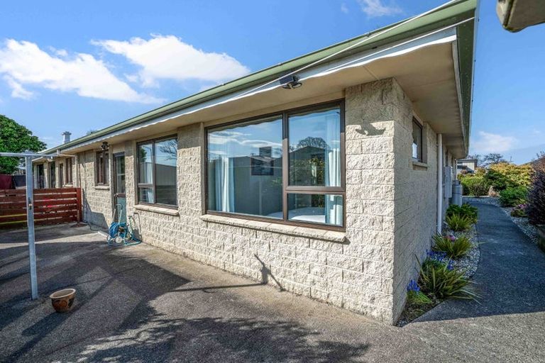 Photo of property in 1 Mary Street, Gore, 9710