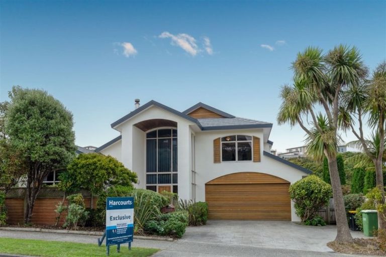 Photo of property in 34 Amesbury Drive, Churton Park, Wellington, 6037