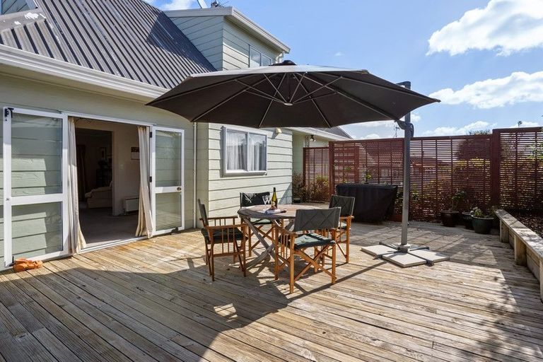 Photo of property in 14 Seaglen Place, Botany Downs, Auckland, 2010