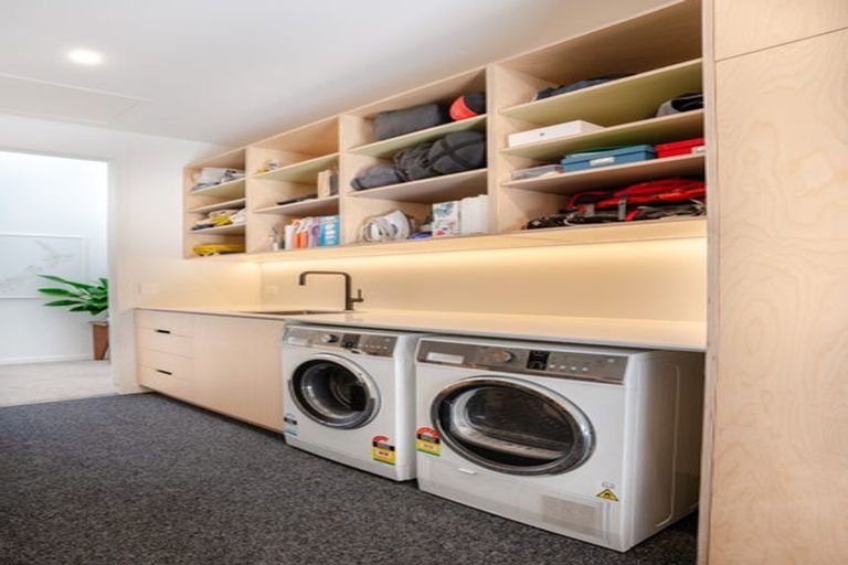 Photo of property in 10 Preston Drive, Arrowtown, 9302