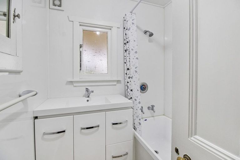 Photo of property in 10 Coronation Street, Waimate, 7924