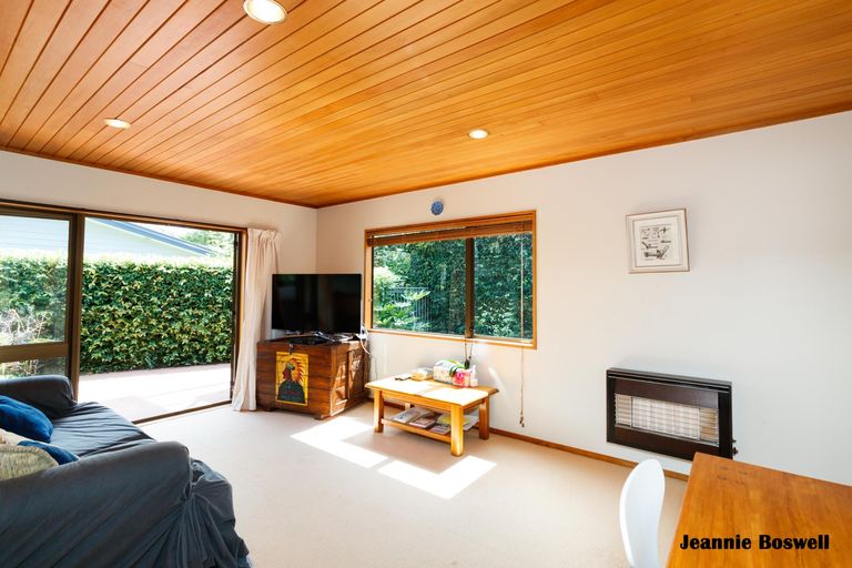 Photo of property in 8 Caccia Birch Lane, Hokowhitu, Palmerston North, 4410