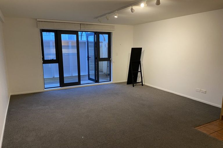 Photo of property in Pirie Street Townhouses, 3/35 Pirie Street, Mount Victoria, Wellington, 6011