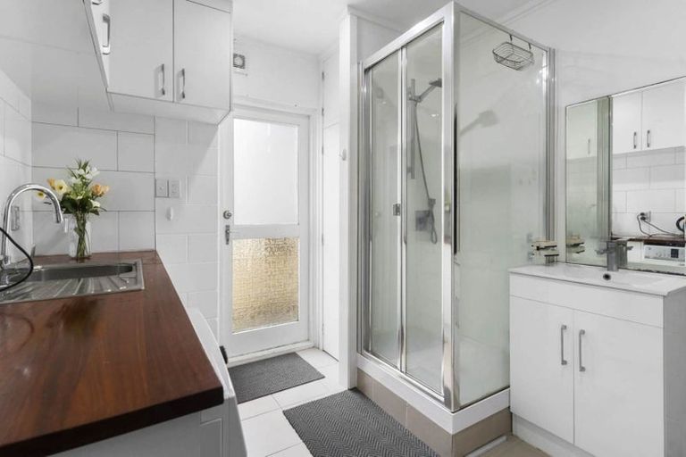 Photo of property in 2/45 Girrahween Drive, Totara Vale, Auckland, 0629