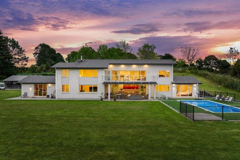 Photo of property in 15 Nola Road, Oratia, Auckland, 0604