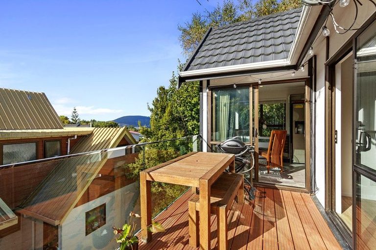 Photo of property in 6 Duval Grove, Tawa, Wellington, 5028