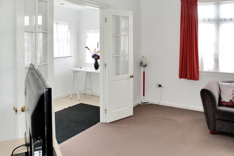 Photo of property in 732 Tremaine Avenue, Palmerston North, 4414