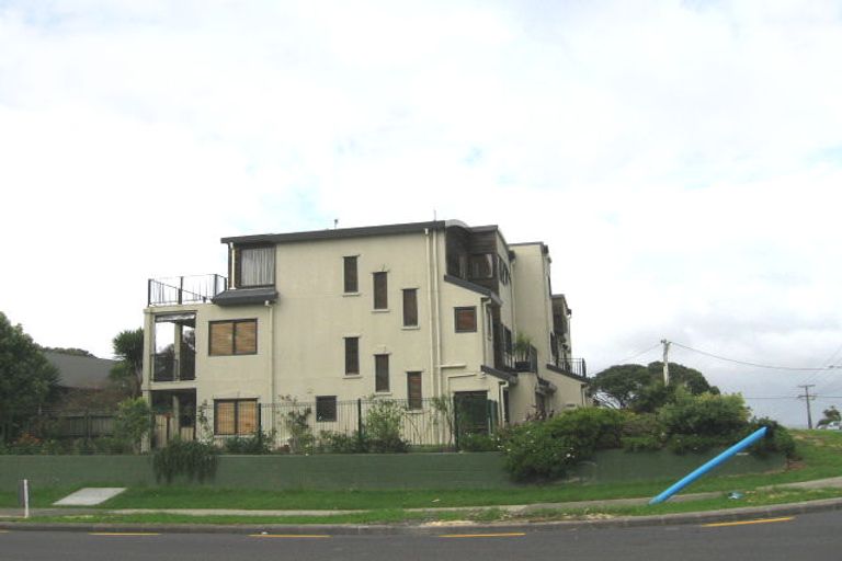 Photo of property in 2/108 Mokoia Road, Birkenhead, Auckland, 0626