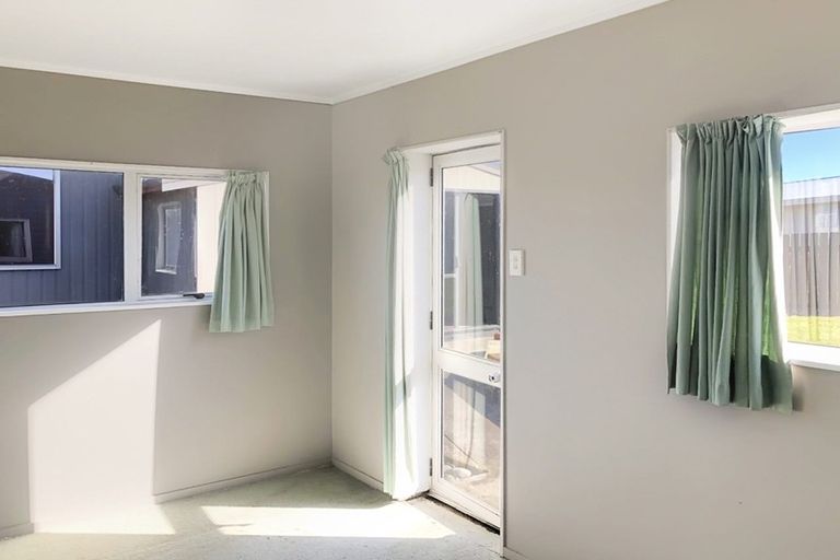 Photo of property in 64 Hinau Street, Castlecliff, Whanganui, 4501