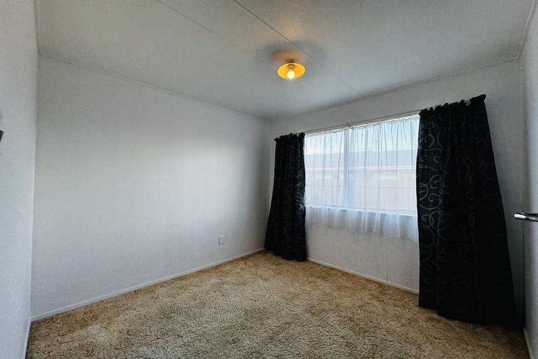 Photo of property in 42 Acacia Street, Kelvin Grove, Palmerston North, 4414