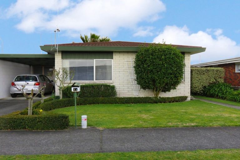 Photo of property in 1a Edwards Place, Terrace End, Palmerston North, 4410