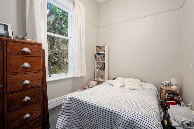 Photo of property in 21 Northland Road, Northland, Wellington, 6012