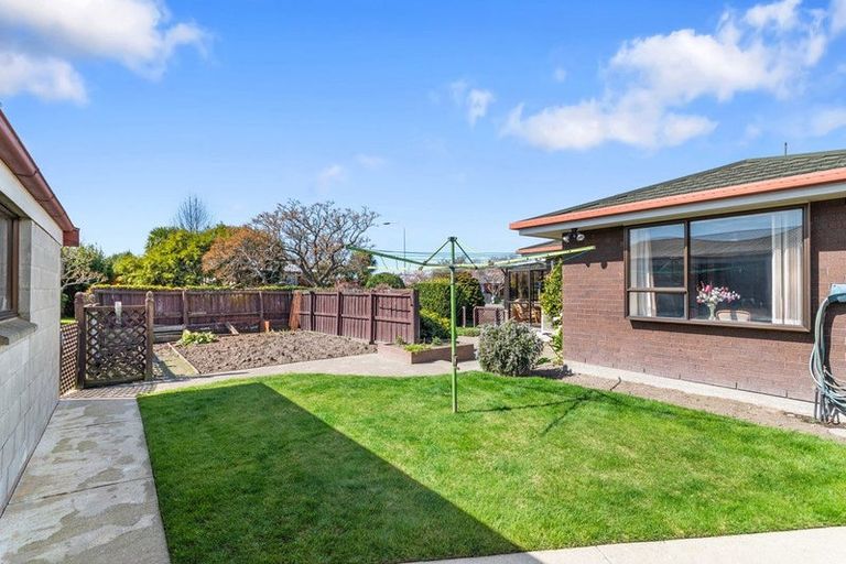 Photo of property in 9 Lowry Avenue, Redwood, Christchurch, 8051
