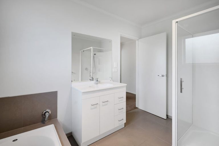 Photo of property in 17 Heta Road, Highlands Park, New Plymouth, 4312