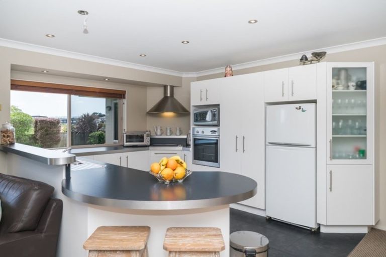 Photo of property in 87 Ruapehu Drive, Fitzherbert, Palmerston North, 4410