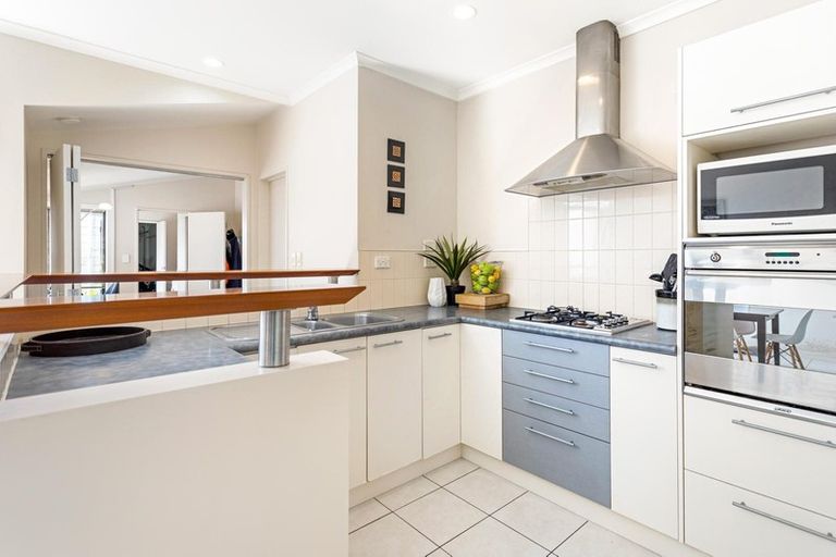 Photo of property in 34 Gunner Drive, Te Atatu Peninsula, Auckland, 0610