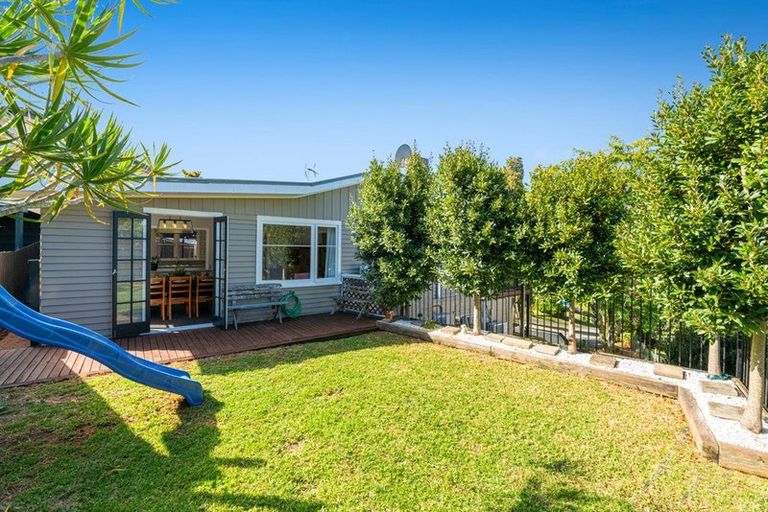 Photo of property in 1/14 Roband Avenue, Glenfield, Auckland, 0629