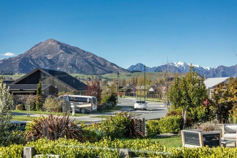 Photo of property in 40 Marbleleaf Lane, Albert Town, Wanaka, 9305