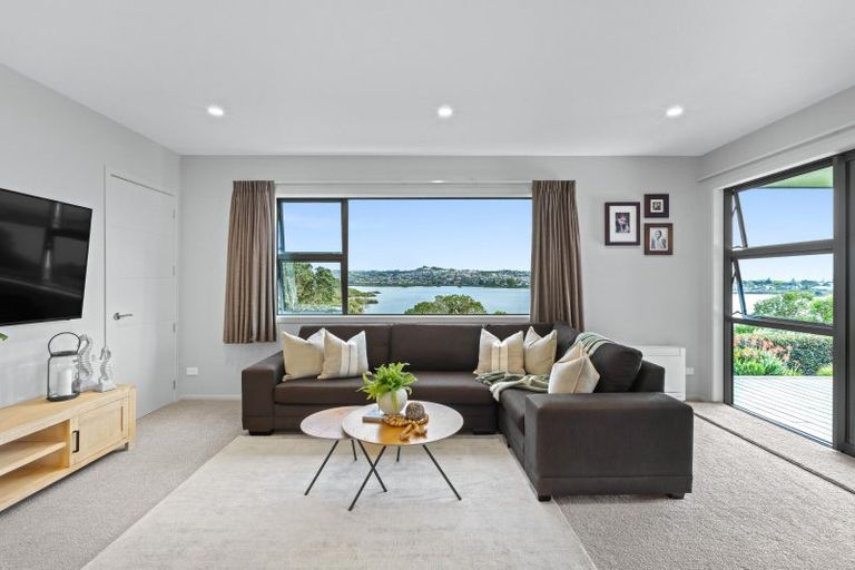 Photo of property in 51 Moffat Road, Red Beach, 0932