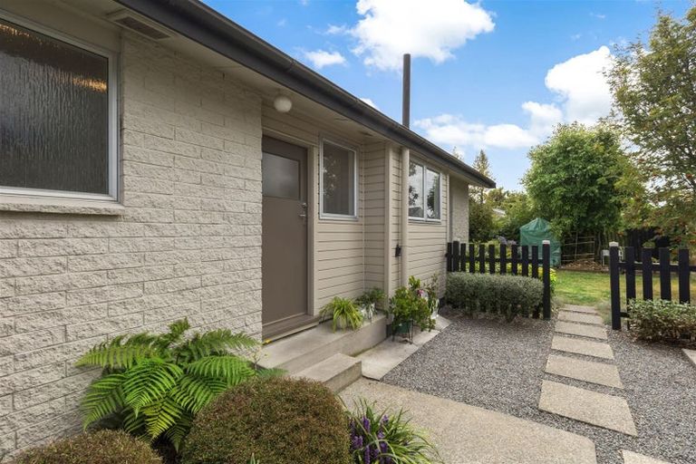 Photo of property in 4 Denniston Crescent, Redwood, Christchurch, 8051