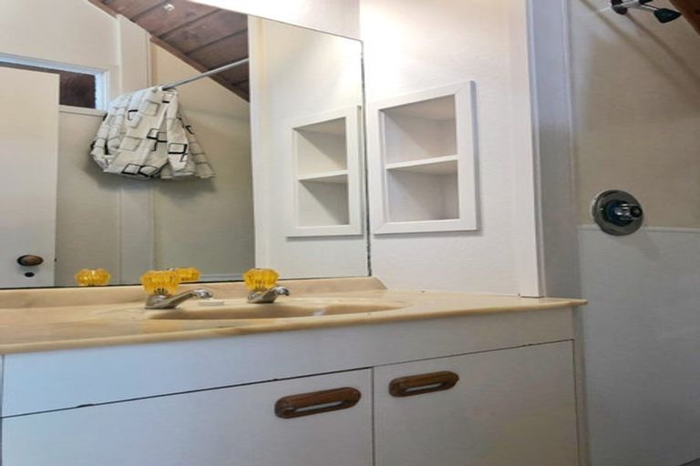 Photo of property in 23-25 Bernard Magnus Lane, Greenhithe, Auckland, 0632