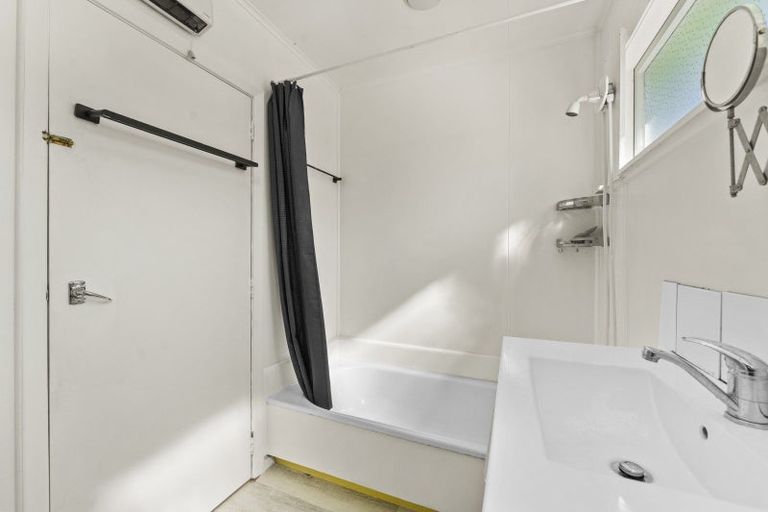 Photo of property in 243 Wellington Road, Wainuiomata, Lower Hutt, 5014