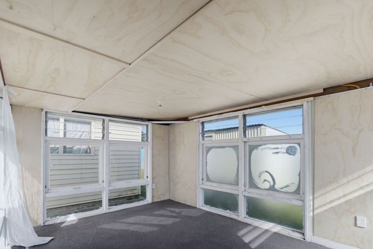 Photo of property in 18 Wyatt Avenue, Onekawa, Napier, 4110