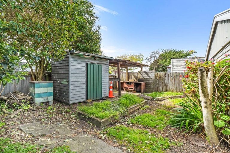 Photo of property in 21 Edgeware Road, Palmerston North, 4410