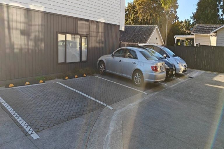 Photo of property in 5/58 Te Atatu Road, Te Atatu South, Auckland, 0610