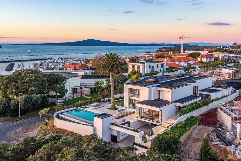 Photo of property in 92 Paritai Drive, Orakei, Auckland, 1071