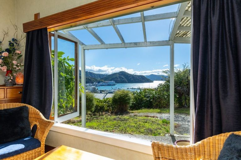 Photo of property in 8 Taranaki Street, Picton, 7220