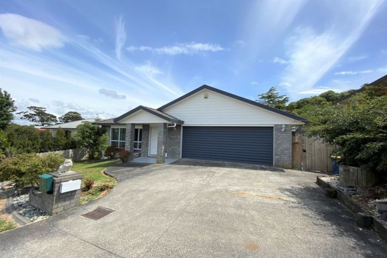 Photo of property in 8 Van Dyke Place, West Harbour, Auckland, 0618