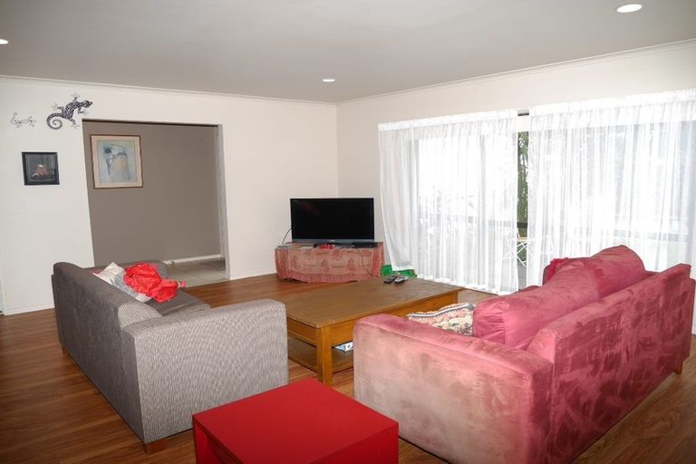 Photo of property in 71 Guildford Drive, Paraparaumu, 5032