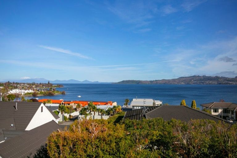 Photo of property in 12 Harvey Street, Waipahihi, Taupo, 3330