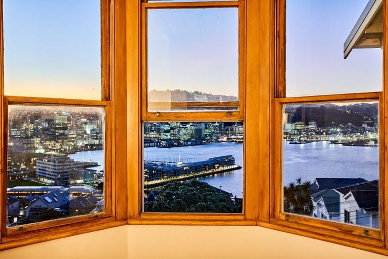 Photo of property in 23 Shannon Street, Mount Victoria, Wellington, 6011