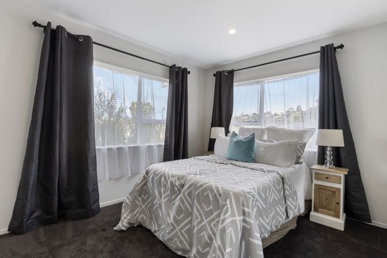 Photo of property in 9 Atlantis Place, Totara Vale, Auckland, 0629