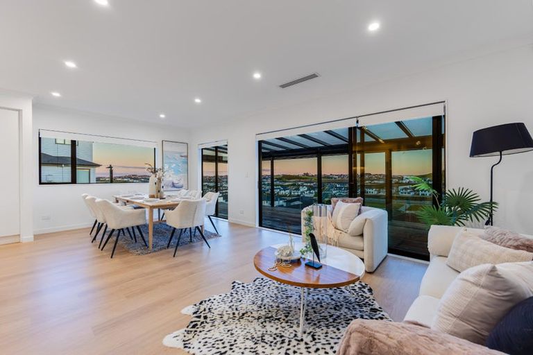 Photo of property in 39 Davey Crescent, Orewa, 0931